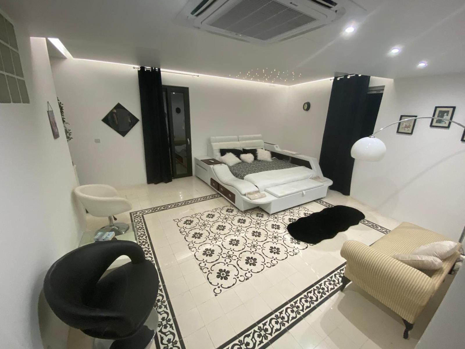 Maleth House Hotel แนกซ์ซาร์ ภายนอก รูปภาพ